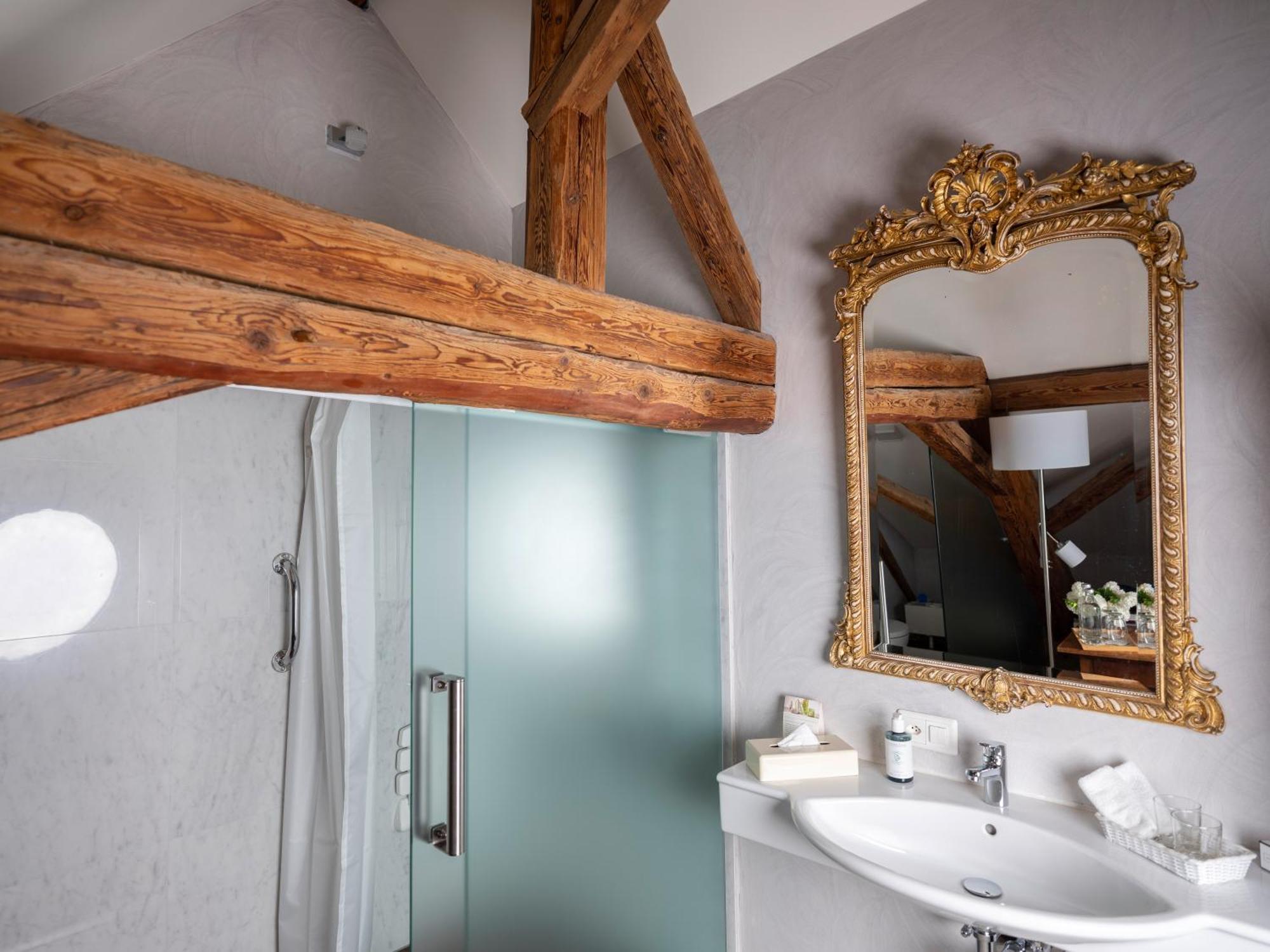 Romantik Hotel de L'Ours Sugiez Buitenkant foto