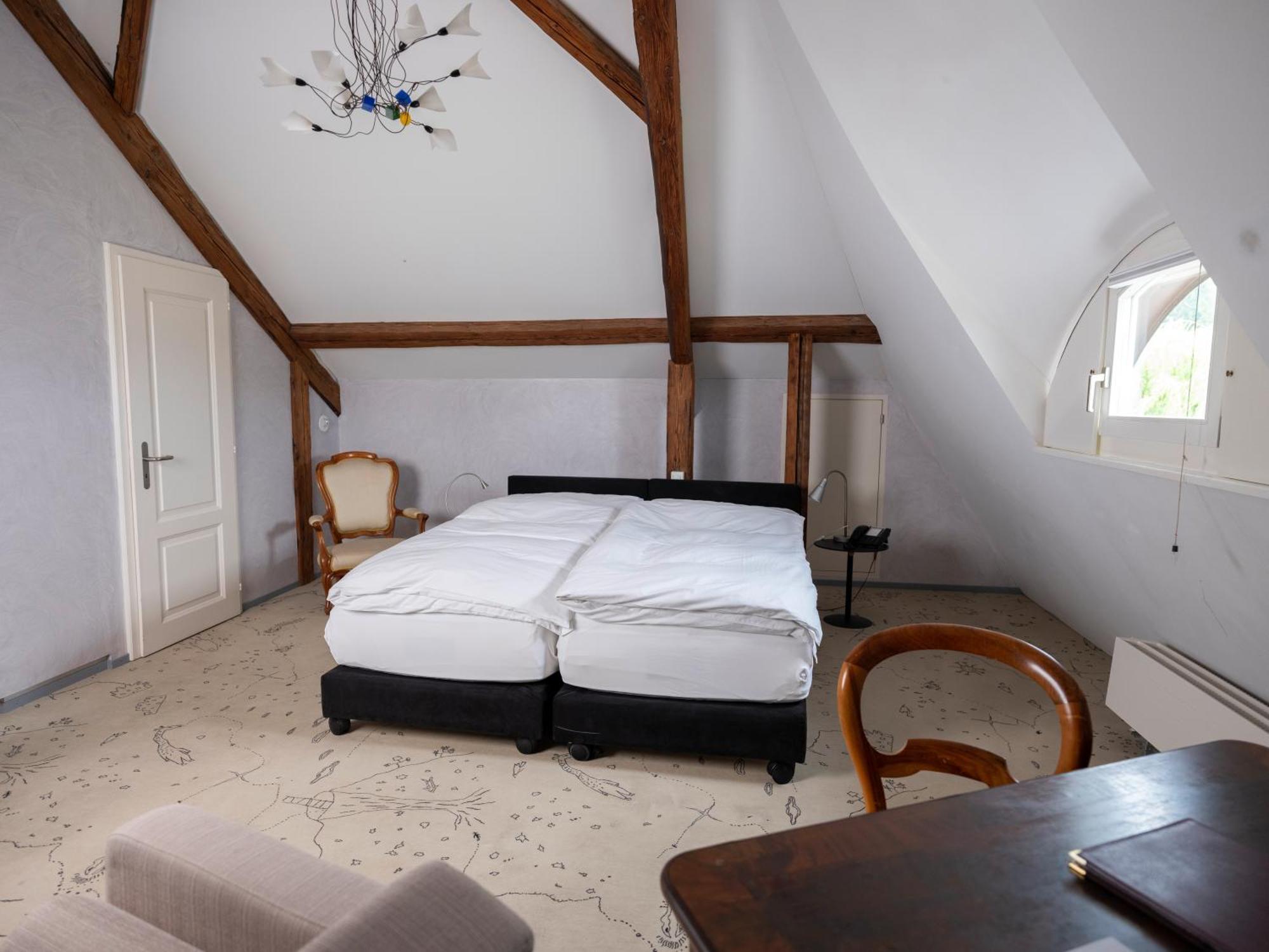 Romantik Hotel de L'Ours Sugiez Buitenkant foto