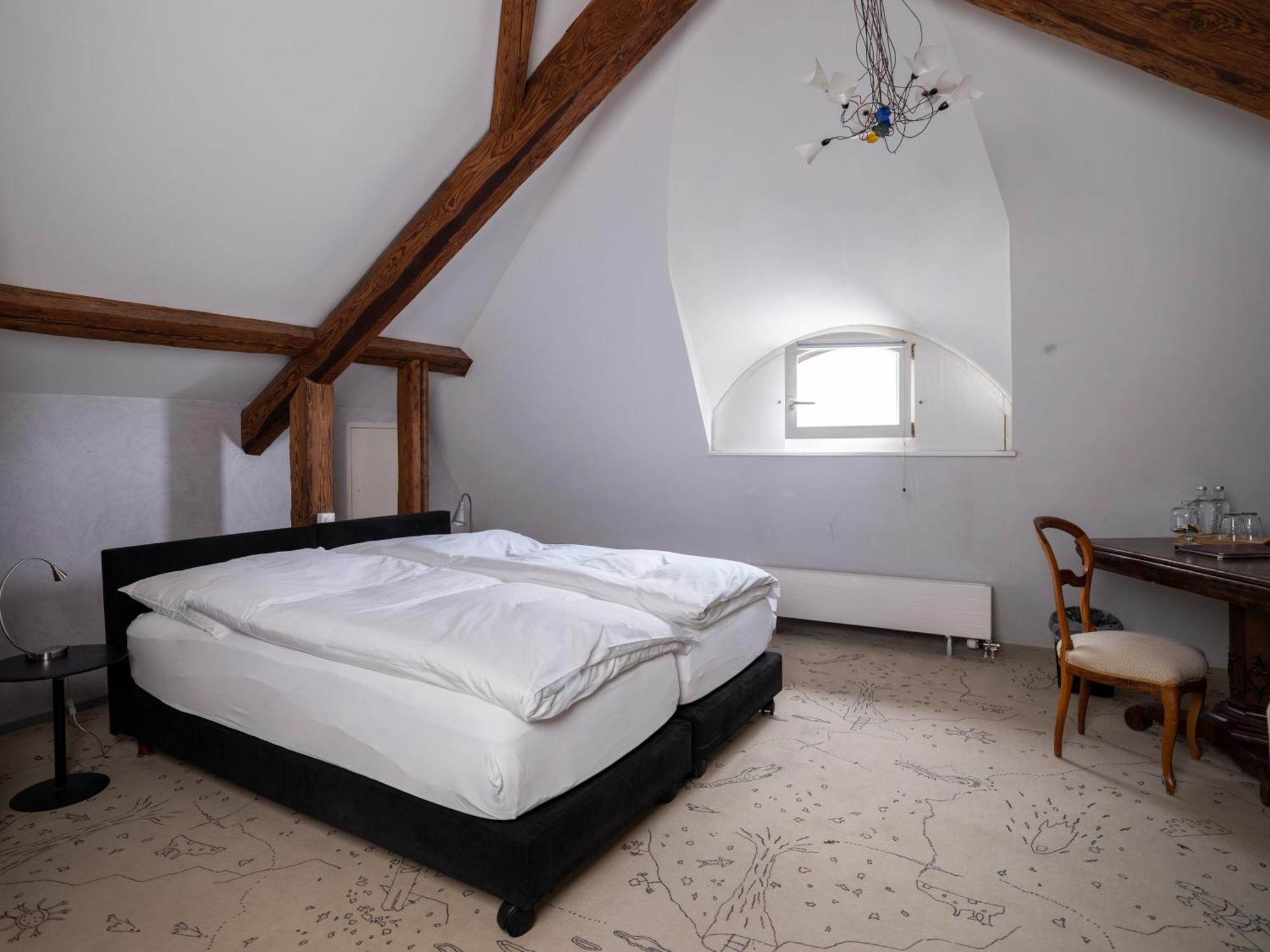 Romantik Hotel de L'Ours Sugiez Buitenkant foto