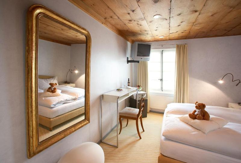 Romantik Hotel de L'Ours Sugiez Buitenkant foto
