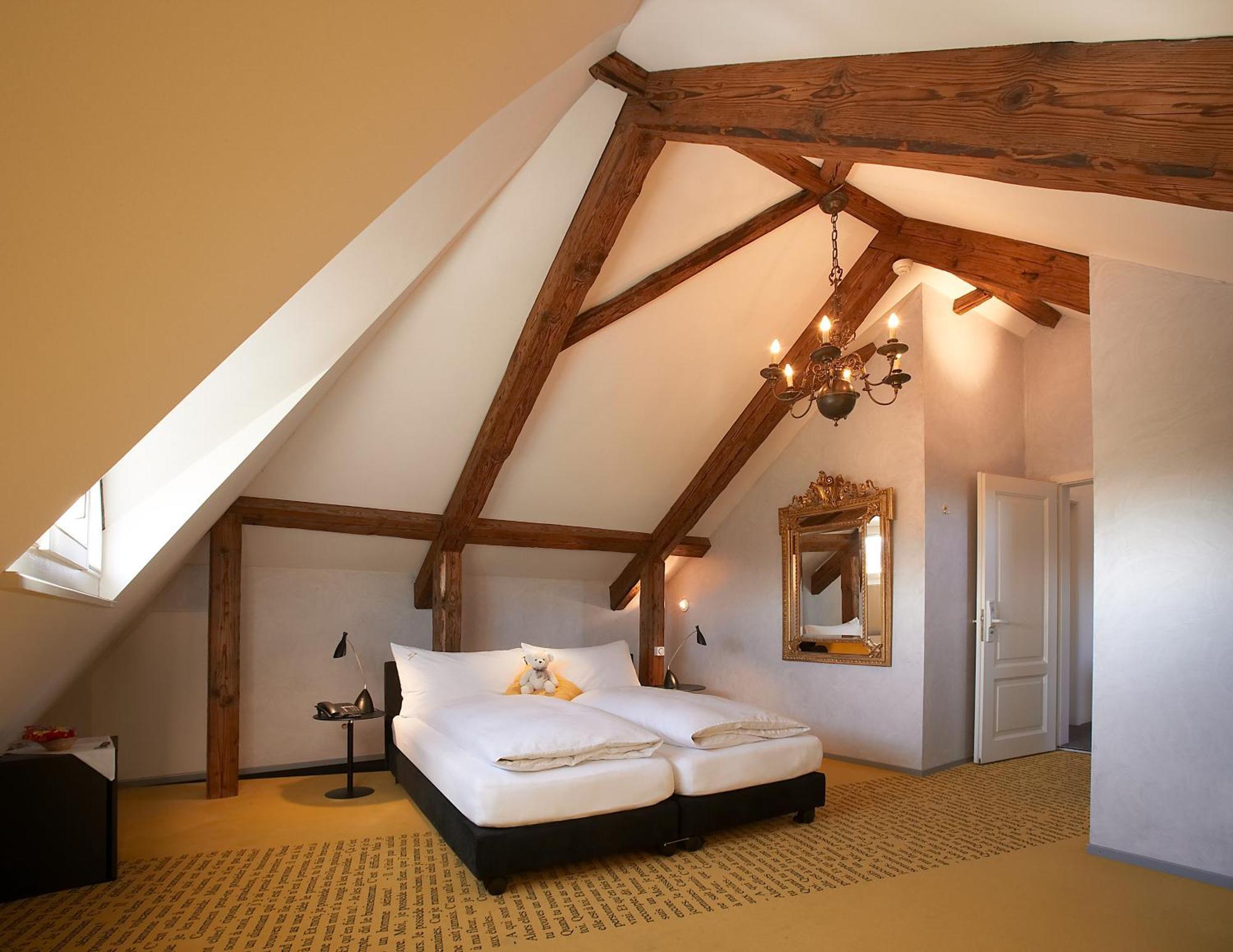 Romantik Hotel de L'Ours Sugiez Buitenkant foto